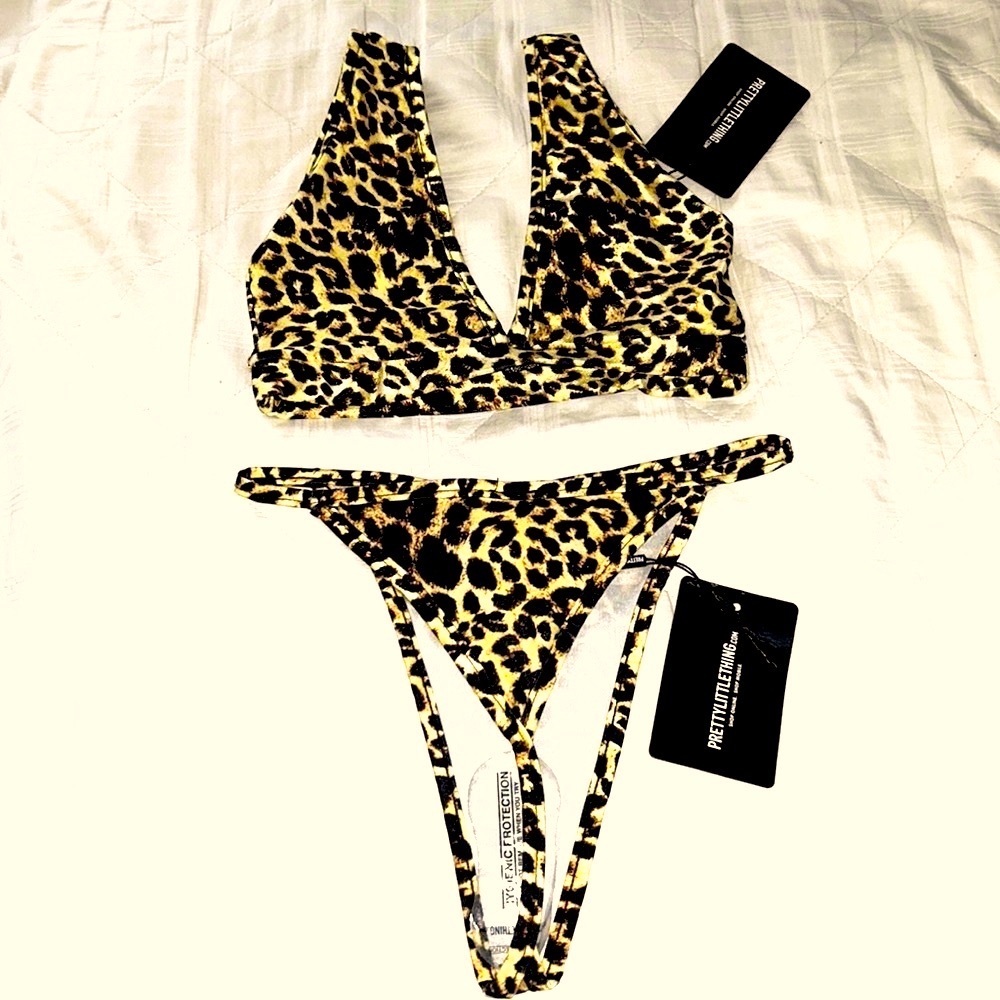 PrettyLittleThing NWT Leopard Plunge
Bikini Set - Picture 11 of 15
